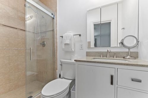 1124 13 Ter, Hollywood FL 33019-3115 exterior