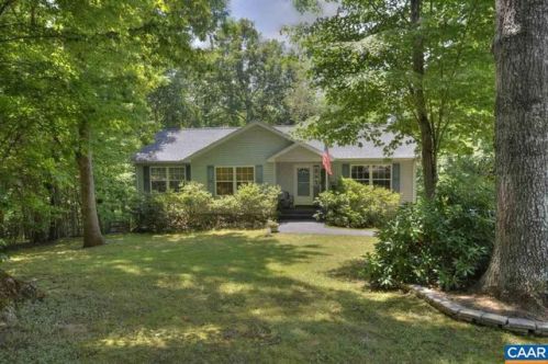 16 Chickasaw Pl, Bybee, VA 22963-3162
