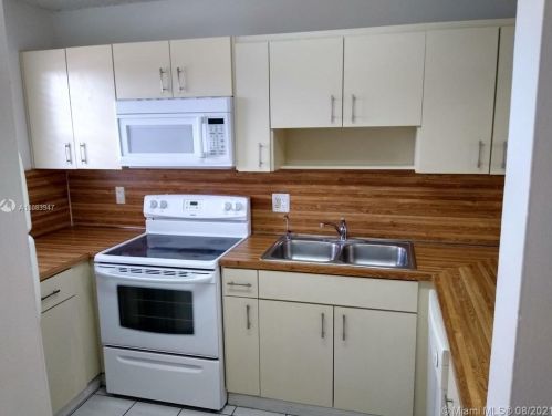 2307 60th St, Hialeah, FL 33016-4421