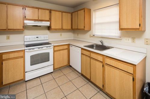 28 Periwinkle Ct, Dover DE  19904-7759 exterior