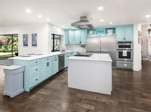 1905 Imperial Golf Course Blvd, Naples FL  34110-1007 exterior