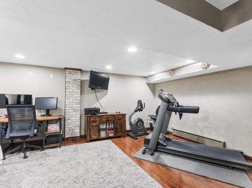 1410 Whitewater Dr, Manitowoc WI 54220-9437 exterior