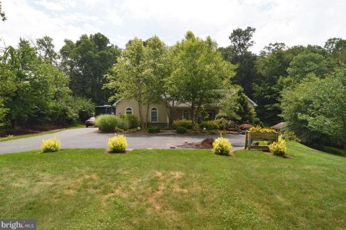 2100 Galen Hall Rd, Swartzville, PA 17569-9088