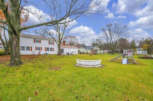 1055 Champagne Dr, Marion OH  43302-6626 exterior