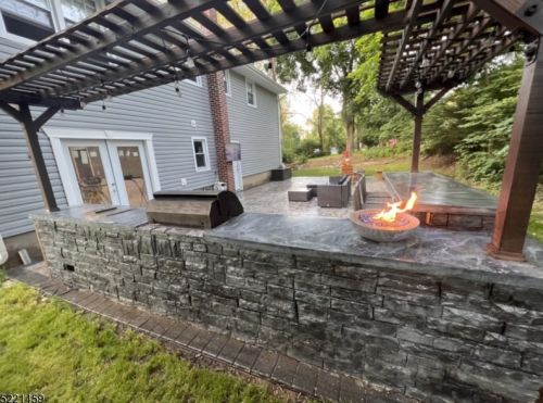275 Grant St, Berkeley Heights NJ  07922-1142 exterior