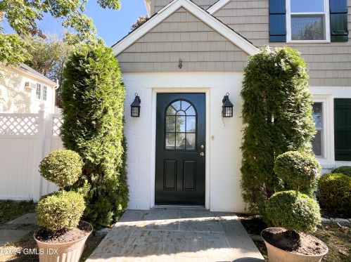 1 Arnold St, Old Greenwich, CT 06870-1202