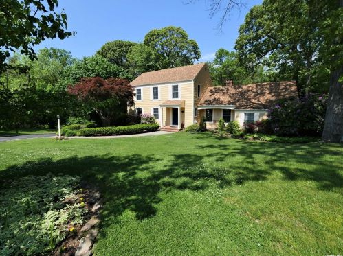 28 Little Harbor Rd, Mount Sinai NY  11766-1208 exterior