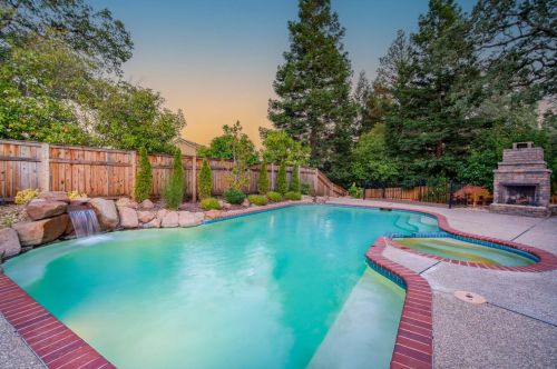 111 Burrill Dr, Folsom CA  95630-2270 exterior