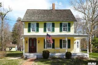 127 Old Country Rd, Huntington Station, NY 11747-2005