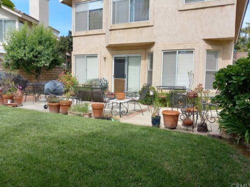 590 Fairfield Rd, Simi Valley, CA 93065-6908