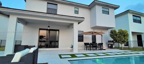 15800 88th Ave, Hialeah FL  33018-2019 exterior