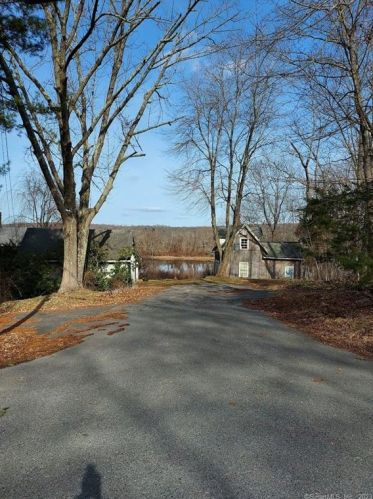 61 River Ln, Deep River, CT 06417-1999