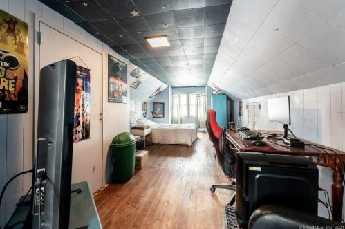 377 Queen St, Bridgeport CT  06606-3432 exterior