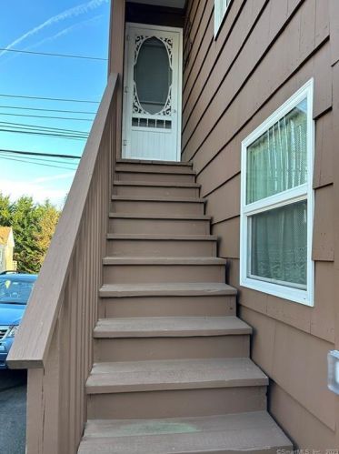 17 Stevens St, Milford CT  06460-7868 exterior