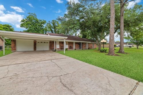8 Foster Rd, Texas City, TX 77591-3168
