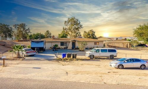15050 Hopland St, Victorville, CA 92394-1220