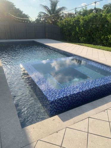 8749 169th Ter, Hialeah, FL 33018-6147