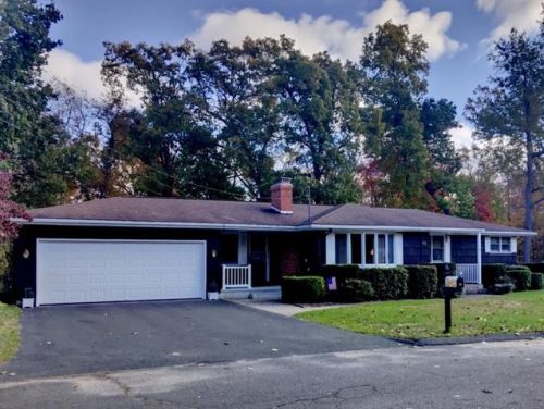 11 Valentine Ter, Agawam, MA 01001-2332