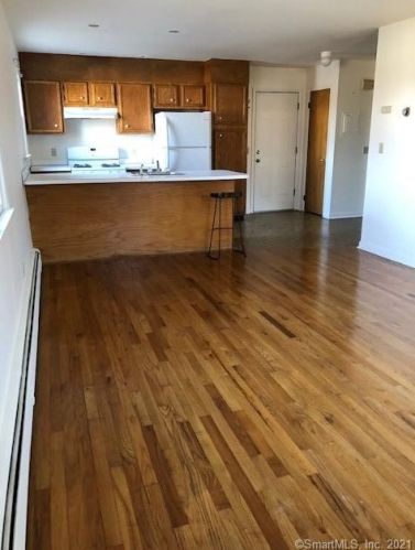 33 Holcomb Ave, Stamford CT  06906-2416 exterior