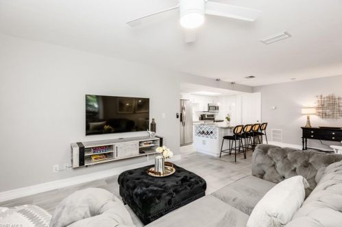 224 Palm Dr, Naples, FL 34112-4914