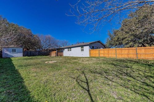605 Crestview Dr, Granbury, TX 76048-1928