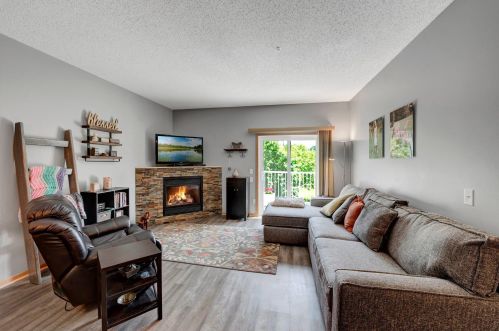 3828 Abercrombie Ln, Stillwater, MN 55082-4285