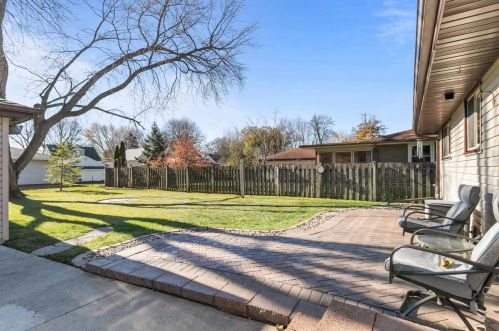 857 Harding St, Menasha, WI 54952-2425