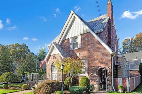 35 Cisney Ave, Floral Park, NY 11001-3248