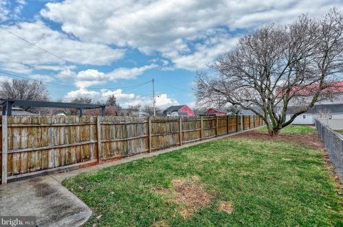 137 East St, Spring Grove PA  17362-1215 exterior