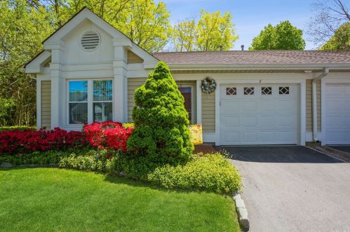 2 Flanders Ct, Panamoka, NY 11961-1610