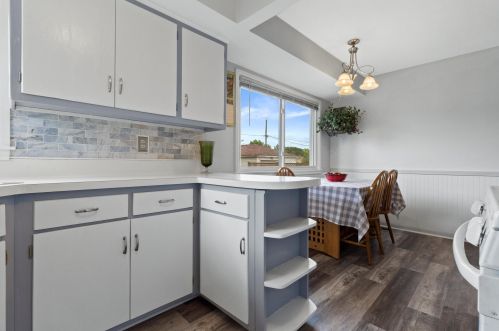 6240 Kinnickinnic Riv Pkwy, Milwaukee WI 53219-3010 exterior