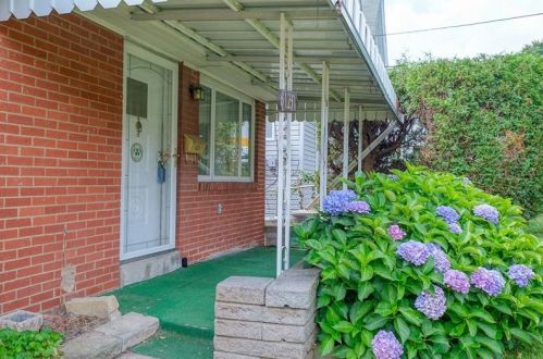 1231 Hollywood St, Pittsburgh, PA 15205-3409