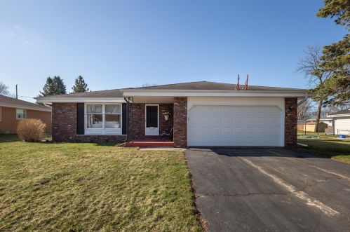 1119 Dogwood Ln, Waukesha, WI 53189-7232
