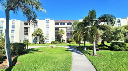 1915 Lavers Cir, Delray Beach FL  33444-7800 exterior