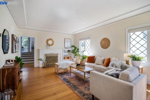 3026 56th Ave, Oakland, CA 94605-1116