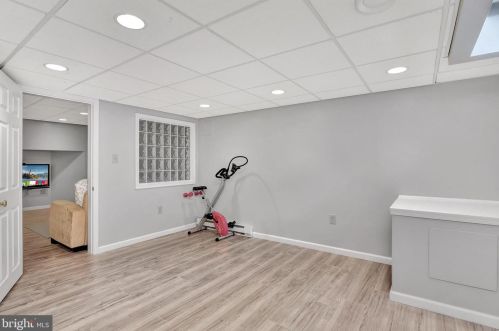 100 York Dr, Princeton NJ  08540-7946 exterior