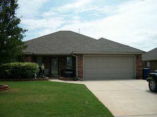 800 Linden Ln, Mustang, OK 73064-4268