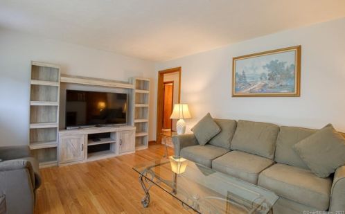 32 Maple View Dr, Waterbury CT  06716-1643 exterior