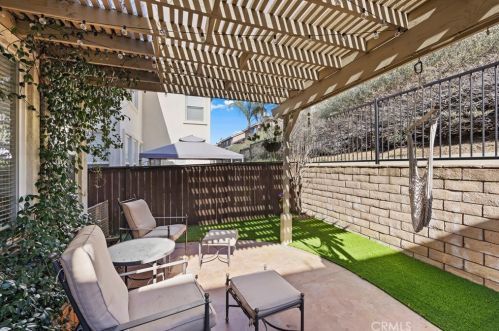 42056 Calabria Dr, Temecula CA  92591-5721 exterior