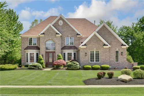 3151 Regency Pl, Cleveland, OH 44145-6735