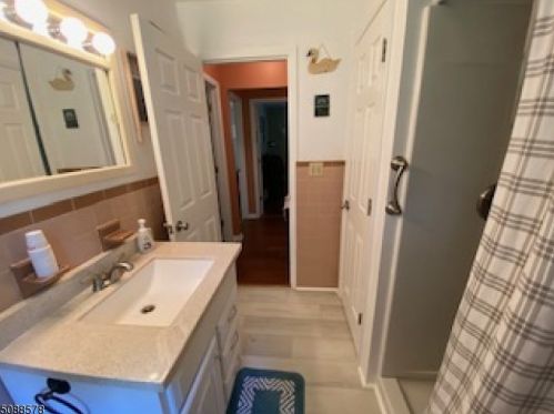 111 Lilac Dr, Annandale NJ  08801-3454 exterior