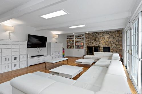 1209 Oenoke Rdg, New Canaan CT  06840-2613 exterior