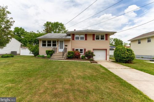 12 Trinity Pl, Barrington, NJ 08007-1445