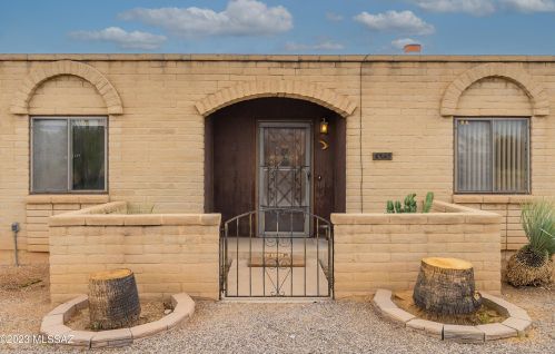 6741 Magic Ln, Tucson, AZ 85704-1230