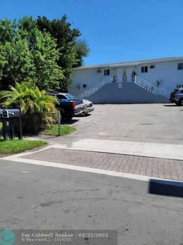 126 8th Ave, Dania Beach, FL 33004-2739