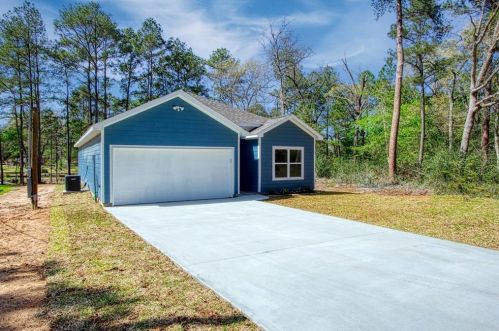 11242 Magnolia Dr, Plantersville, TX 77363-7834