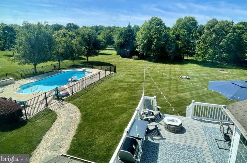 12 Bittersweet Dr, Cochranville PA  19330-1406 exterior