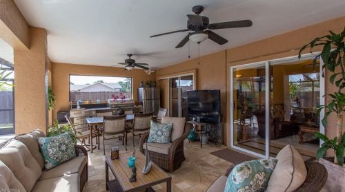 20 Crestwood Cir, Lehigh Acres FL 33936-5900 exterior