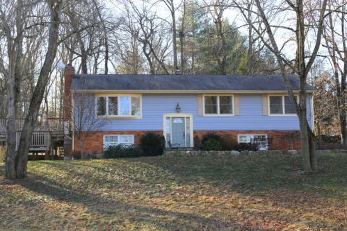 51 Bloomer Rd, Mahopac, NY 10541-3708