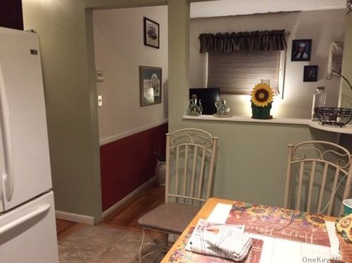 23 Wilson Pl, North Lindenhurst, NY 11757-5935